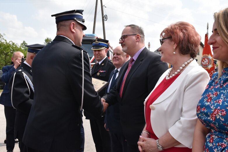  Nowy wóz bojowy już poświęcony, teraz druhowie marzą o rozbudowie i remoncie strażnicy 