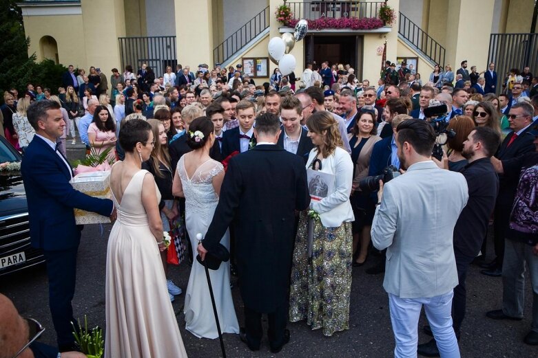  Ślub prezydenta Skierniewic. Państwo młodzi zajechali powozem 