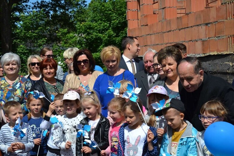  Spełnia się marzenie dzieci z gminy Radziejowice o nowym przedszkolu 