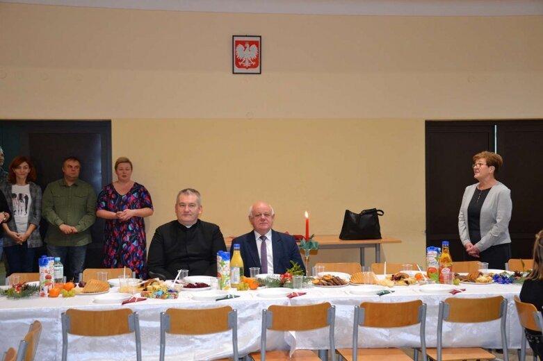  Bądźmy sobie bliscy, mówił ksiądz Zbigniew Borkowski podczas spotkania wigilijnego w Puszczy Mariańskiej 