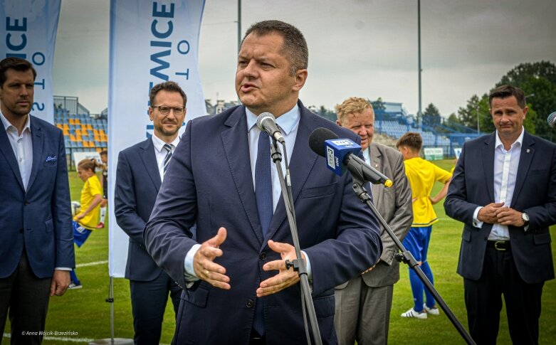  Umowa podpisana. Mirbud przebuduje miejski stadion w Skierniewicach 