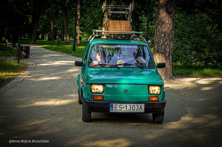  Maluch na gąsiennicach? Wszędołaz to pojazd gąsienicowy, zbudowany w latach 1979–1980 w Zakładzie Transportu Energetyki w Radomiu. Stworzono go do inspekcji sieci energetycznych w trudnym terenie. Wykorzystano nadwozie Polskiego Fiata 126p, które osadzono 