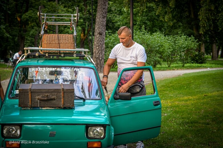  Produkcja zmodernizowanej wersji Fiata 126 (zrezygnowano z marki Polski Fiat i oznaczenia „p”) ruszyła 5 września 1994, a dziesięć dni później samochód zaprezentowano w warszawskich Łazienkach. 