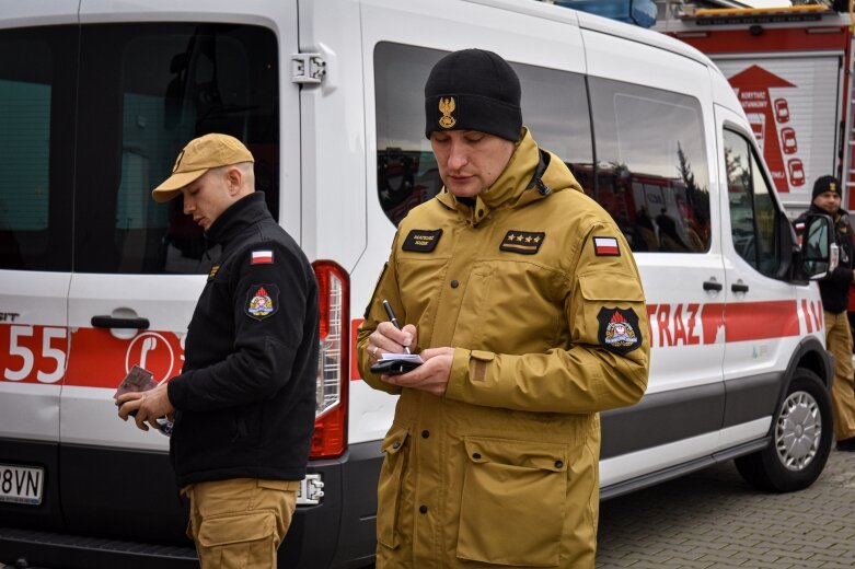  Strażacy z całego regionu ćwiczą w Makowie. 22 zastępy PSP w akcji w lesie Zwierzyniec 