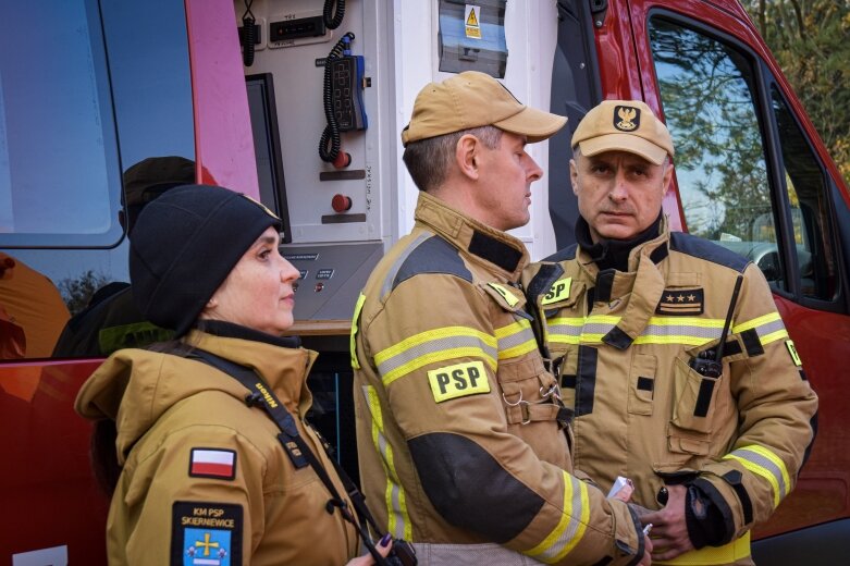  Strażacy z całego regionu ćwiczą w Makowie. 22 zastępy PSP w akcji w lesie Zwierzyniec 