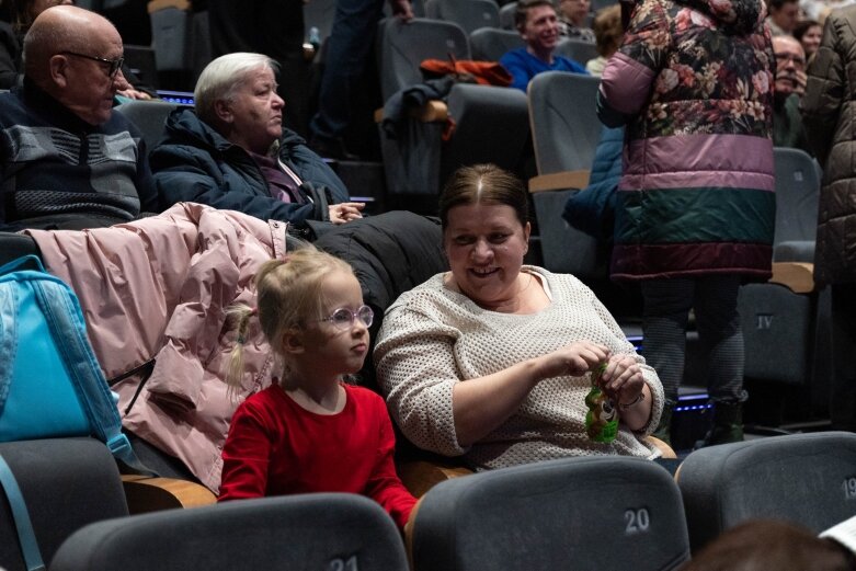  BIAŁE ŚWIĘTA na scenie CKiS w Skierniewicach 