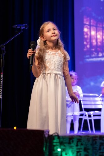  BIAŁE ŚWIĘTA na scenie CKiS w Skierniewicach 