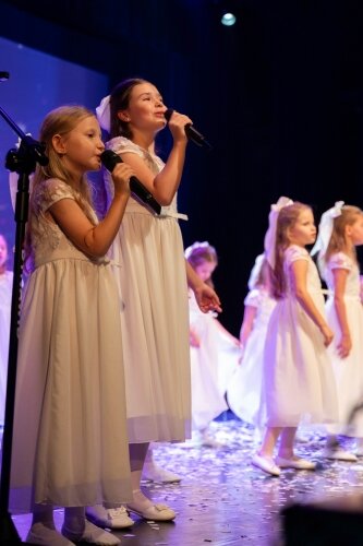  BIAŁE ŚWIĘTA na scenie CKiS w Skierniewicach 