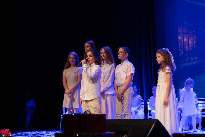  BIAŁE ŚWIĘTA na scenie CKiS w Skierniewicach 