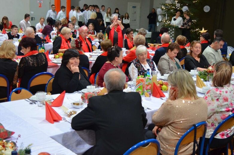  Wigilijny wieczór z Zespole Szkół w Głuchowie  