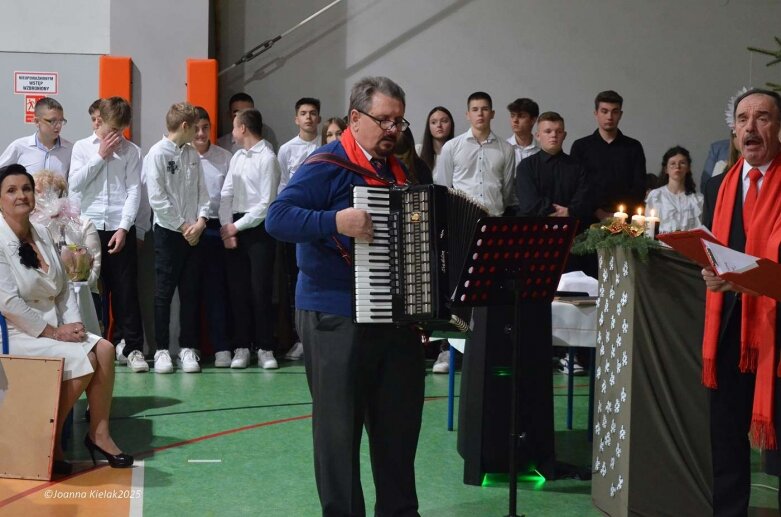  Wigilijny wieczór z Zespole Szkół w Głuchowie  