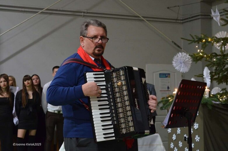  Wigilijny wieczór z Zespole Szkół w Głuchowie  