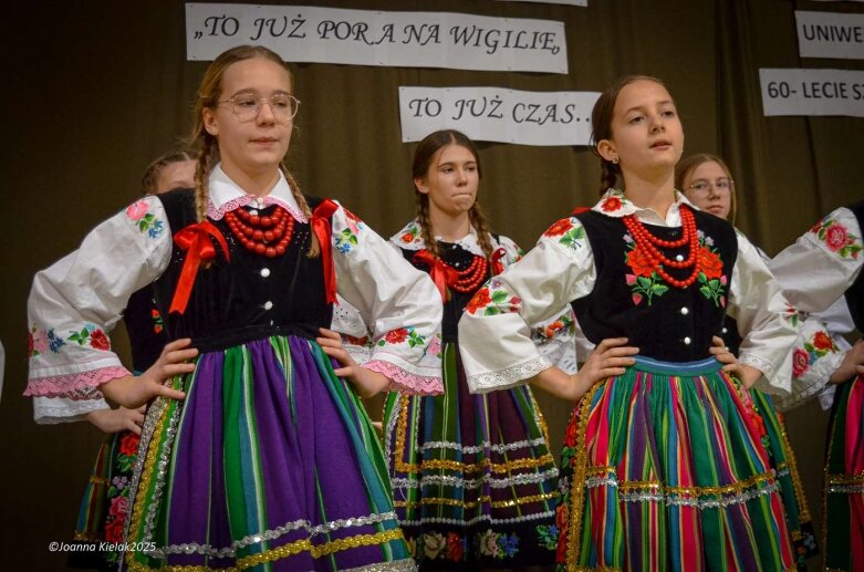  Wigilijny wieczór z Zespole Szkół w Głuchowie  