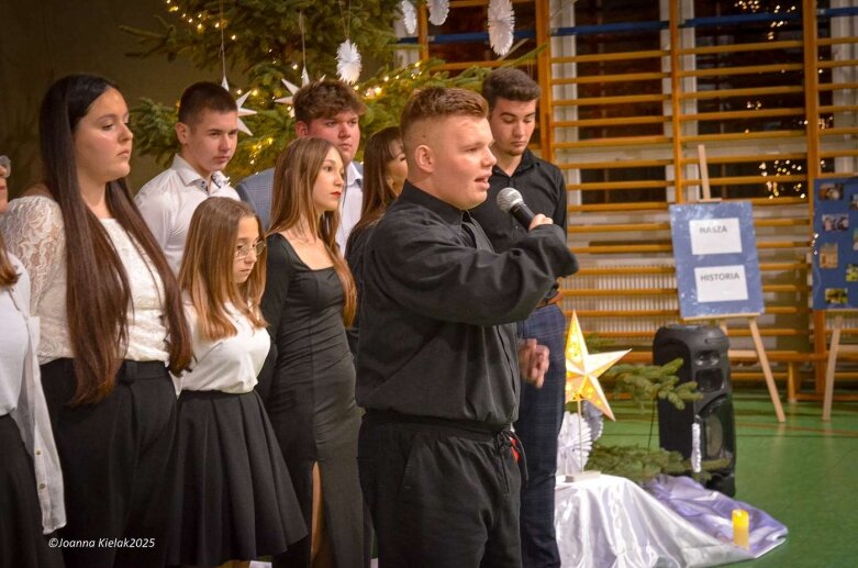 Wigilijny wieczór z Zespole Szkół w Głuchowie  