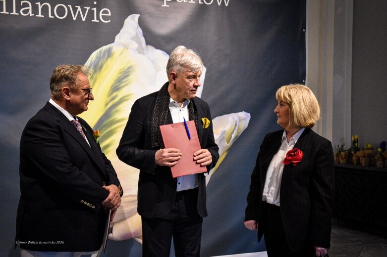  Trzy damy wśród tulipanów. Wilanów zakwitł, Skierniewice wybrzmiały 