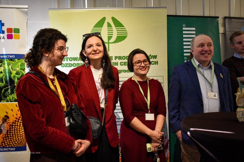  Trzy damy wśród tulipanów. Wilanów zakwitł, Skierniewice wybrzmiały 