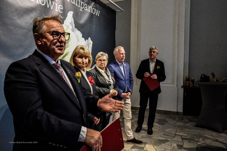  Trzy damy wśród tulipanów. Wilanów zakwitł, Skierniewice wybrzmiały 