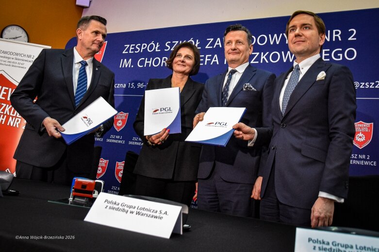  To może być jeden z najważniejszych nowych kierunków dla szkolnictwa zawodowego w Skierniewicach. Mechanik podpisał list intencyjny z Polską Grupą Lotniczą, a stawką są przyszłe kadry dla branży lotniczej. 