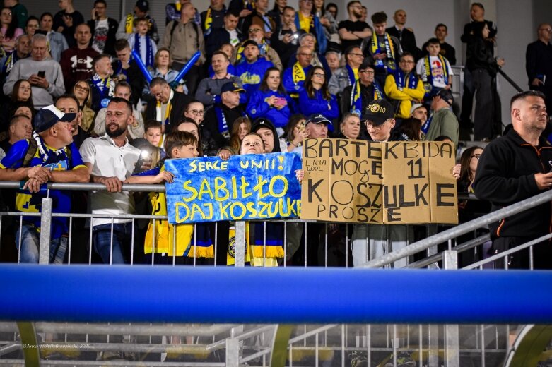  Pożegnanie Unii z II ligą. Ten mecz wygrali kibice 