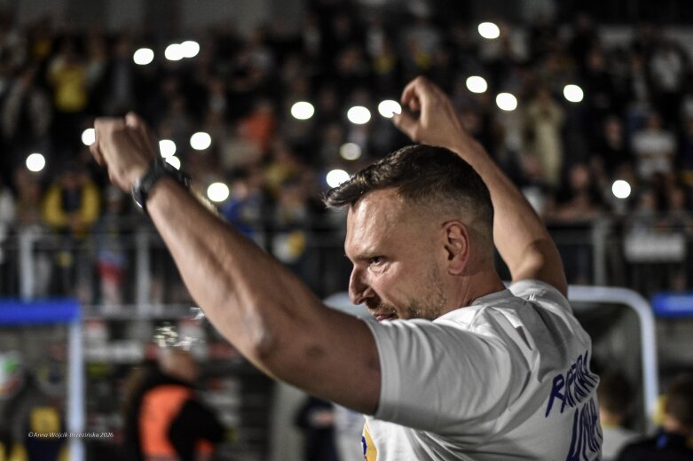  Pożegnanie Unii z II ligą. Ten mecz wygrali kibice 