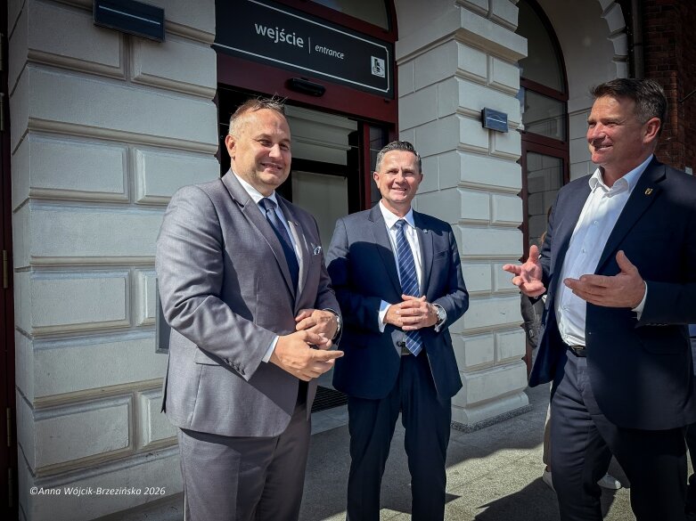  Po 25 latach pociągi mają wrócić do Mszczonowa. Umowa za blisko 1,5 mld zł 