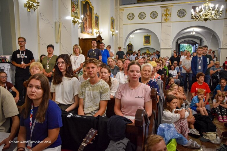  Łowicka pielgrzymka wróciła do Makowa młodsza niż przed rokiem 