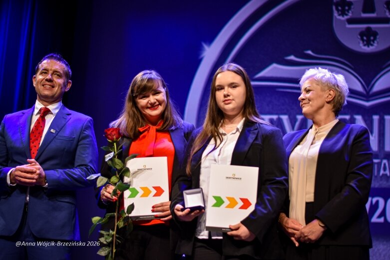  Ponad 250 uczniów odebrało stypendia Prezydenta Miasta Skierniewice 