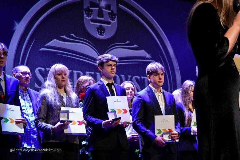  Ponad 250 uczniów odebrało stypendia Prezydenta Miasta Skierniewice 
